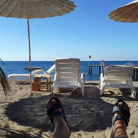 Private & With Sea View וילה יאליקאבאק