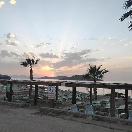 Private & With Sea View וילה יאליקאבאק